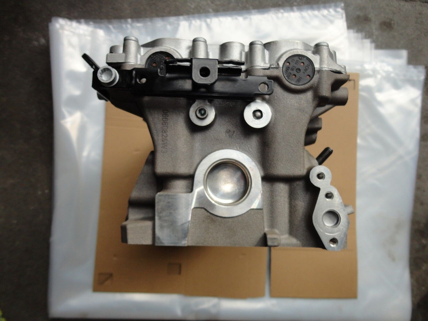 NEUER originaler Audi Zylinderkopf links 4.2 FSI BVJ BAR 079103373AT 079103063BN 5-8